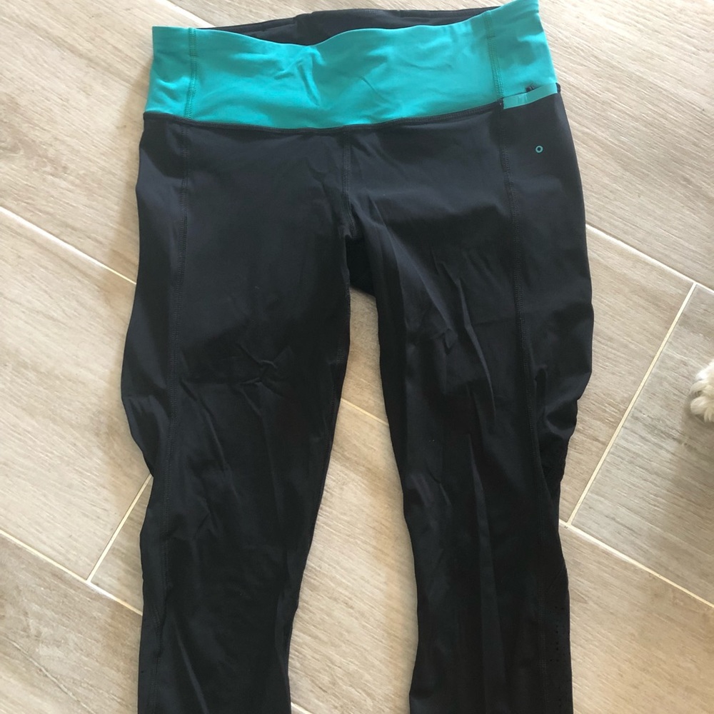 Lululemon black and teal laser leggings size 6